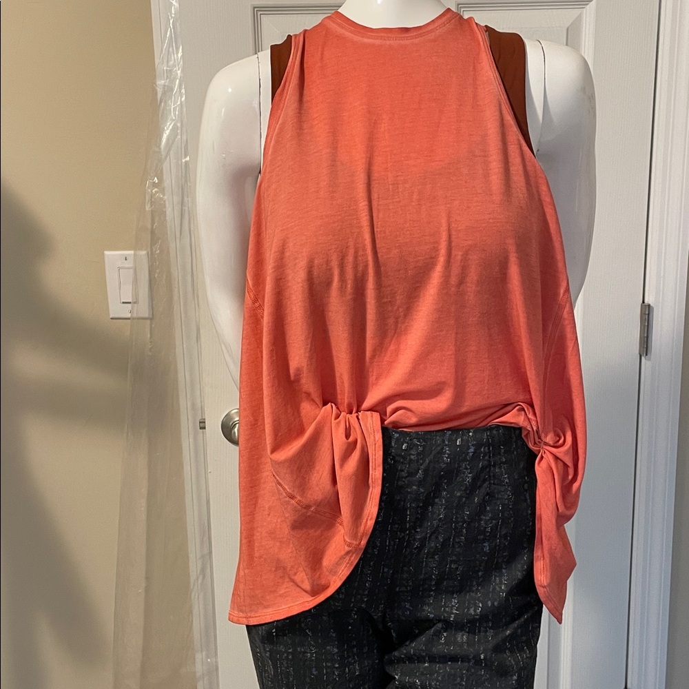 LULELEMON ALL TIED UP TANK SIZE 4 NWT
Rustic coral - Picture 10 of 10
